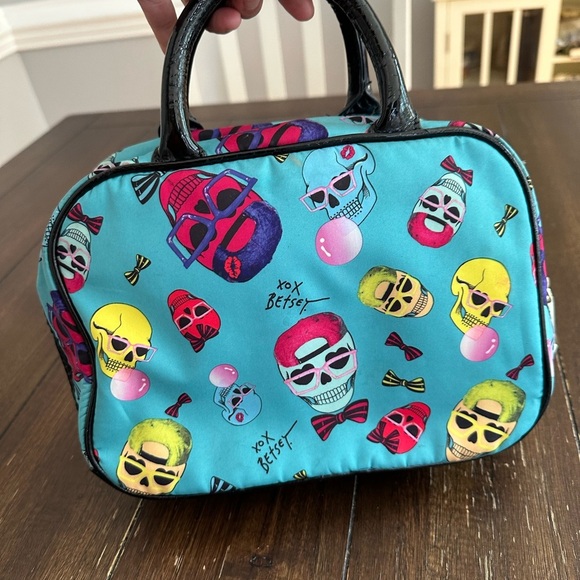 Betsy Johnson cosmetics bag - Picture 2 of 12